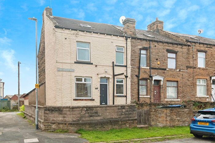2 Bedroom End Terrace House For Sale In Dewhirst Place, Bradford, BD4