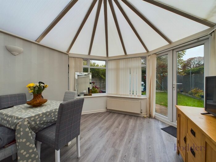 3 Bedroom End Of Terrace House For Sale In Hazelbank Road, Chertsey, Surrey, KT16