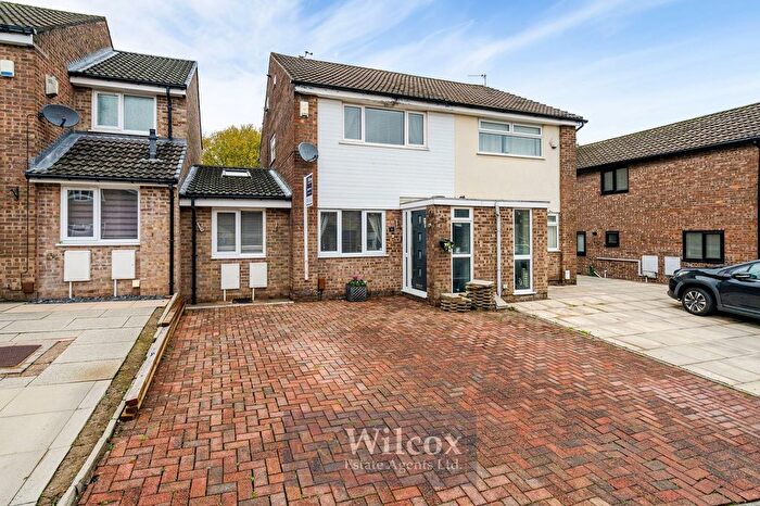 3 Bedroom Semi Detached House For Sale In Wrenbury Drive, Bolton, BL1