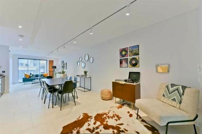 2 Bedroom Flat To Rent In Griffiths Road, London, SW19