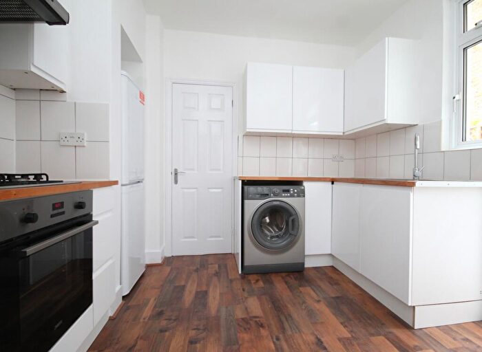 2 Bedroom Flat To Rent In Keston Road, Haringey, N17