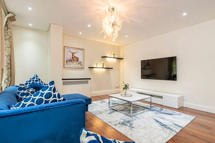 3 Bedroom Flat To Rent In Clarendon Court, London, W9