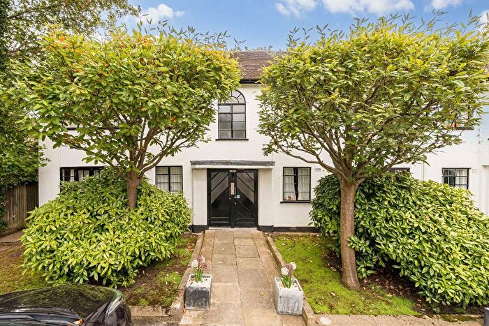 2 Bedroom Flat For Sale In Conifers Close, Teddington, TW11