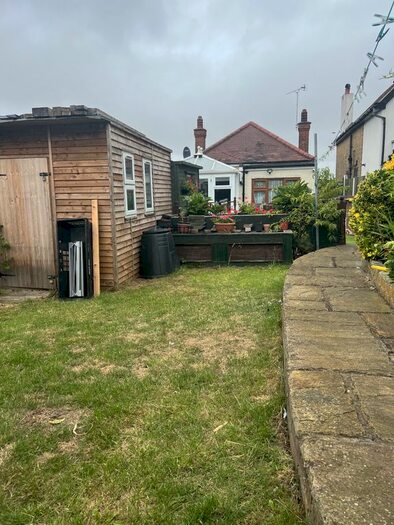 2 Bedroom Bungalow For Sale In Mashiters Hill, Romford, RM1