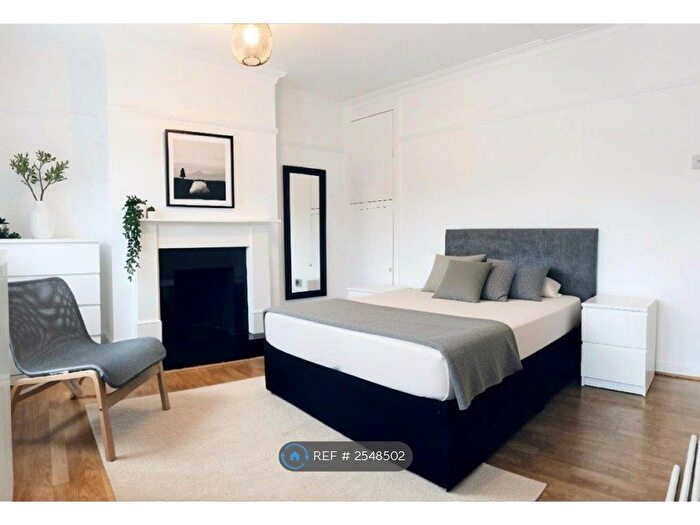 3 Bedroom Flat To Rent In Bowry House, London, E14