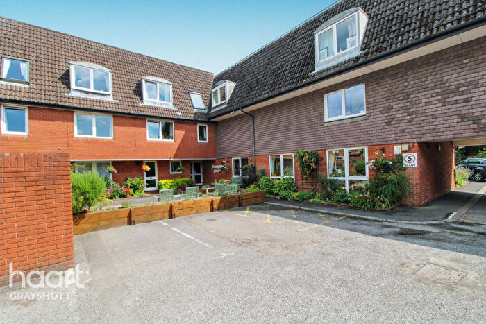 1 Bedroom Apartment For Sale In Wey Hill, Haslemere, GU27