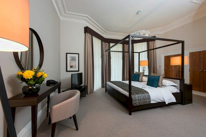 3 Bedroom Flat To Rent In Stanhope Gardens, London, SW7