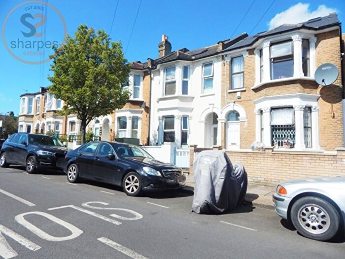 3 Bedroom Flat To Rent In B Charlmont Road, London, SW17