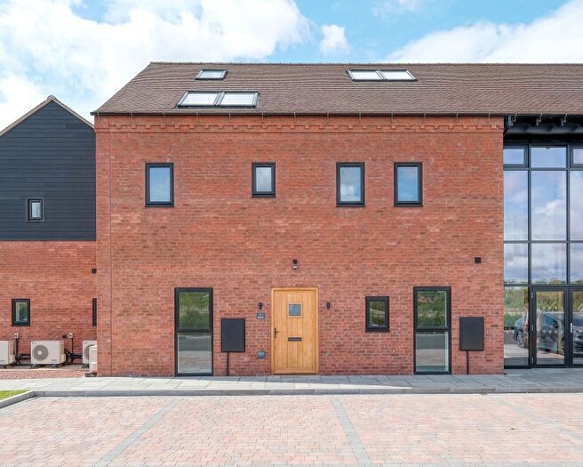 2 Bedroom Flat For Sale In Droitwich Road, Bradley Green, B96