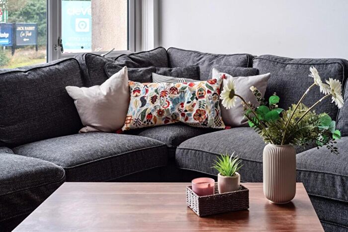 8 Bedroom Flat To Rent In Flat, Plymbridge Lane, Derriford, Plymouth, PL6