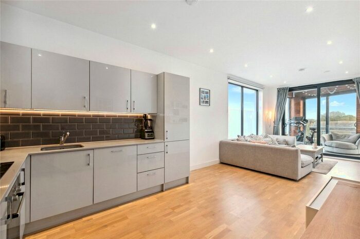 2 Bedroom Flat To Rent In Milner Road, Merton Park, SW19