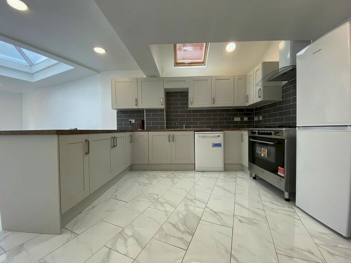 8 Bedroom Terraced House To Rent In Vicarage Road, Birmingham, B14