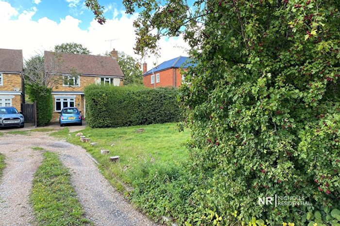 3 Bedroom Detached House For Sale In Kingston Road, Leatherhead, Surrey., KT22
