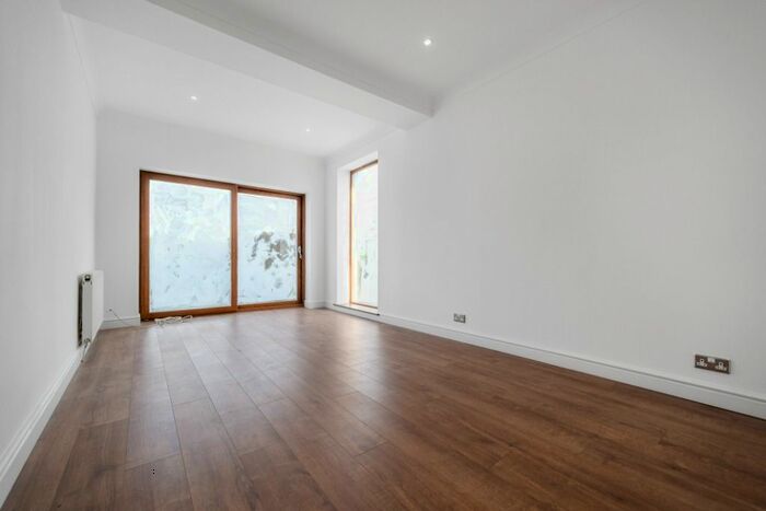 3 Bedroom Detached Bungalow For Sale In Balmuildy Road, Glasgow, Glasgow, G23