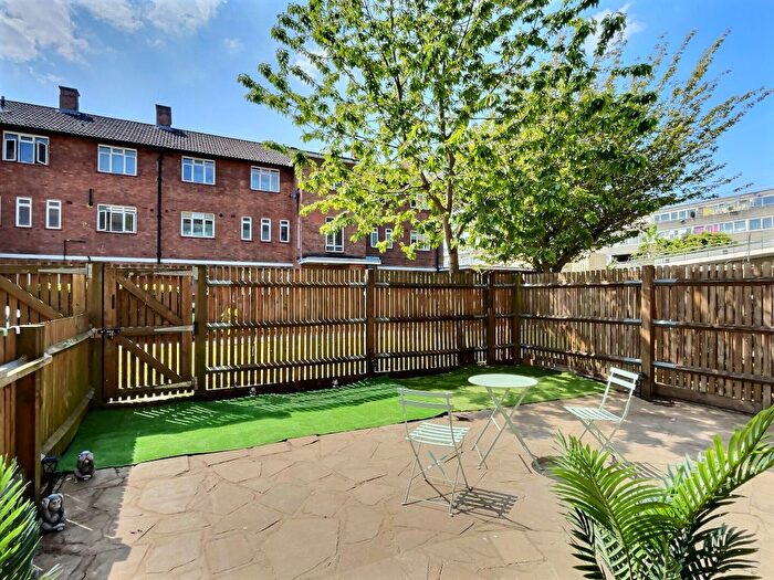 2 Bedroom Flat To Rent In Beaconsfield Road, Walworth, London, SE17