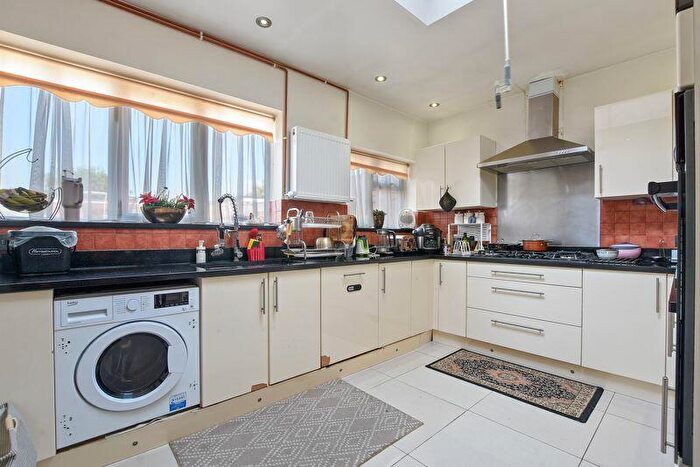 5 Bedroom Semi-Detached House For Sale In Headstone Gardens, Harrow, HA2