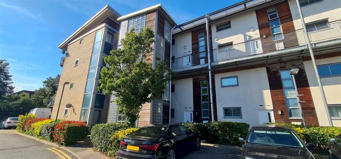 2 Bedroom Flat To Rent In Windmill Road, Slough, SL1