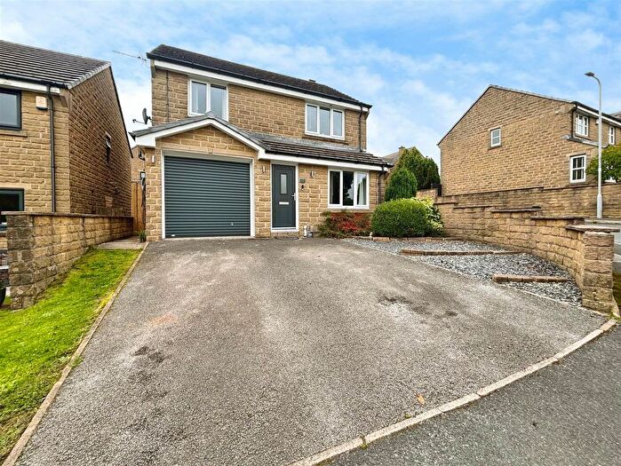 4 Bedroom Detached House For Sale In Bradshaw View, Queensbury, Bradford, BD13