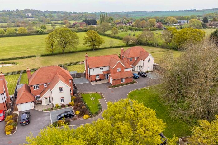 4 Bedroom Detached House For Sale In Oak Tree Close, Nazeing, Waltham Abbey, EN9