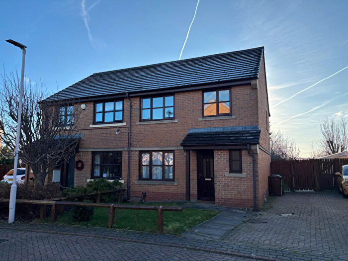3 Bedroom Semi Detached House To Rent In Foxton Gardens, Morley, Leeds, West Yorkshire, LS27
