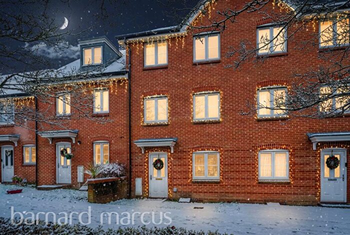 4 Bedroom Town House For Sale In Tylehurst Drive, Redhill, RH1