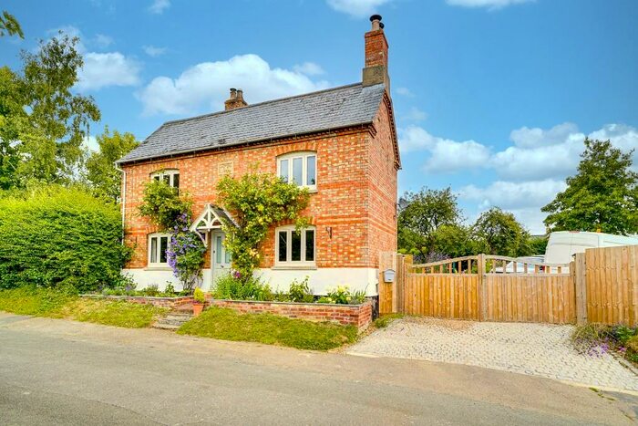 3 Bedroom Cottage To Rent In Brington Road, PE28