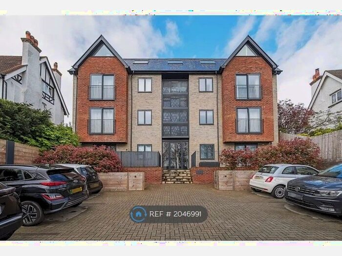 2 Bedroom Flat To Rent In The Drive, Coulsdon, CR5