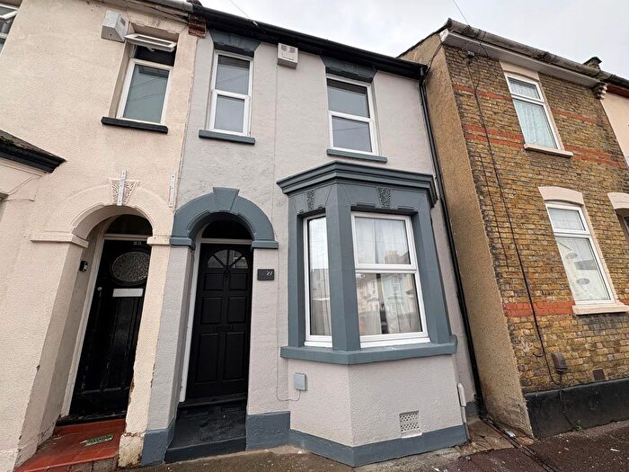 3 Bedroom Terraced House To Rent In Chamberlain Road, Chatham, ME4