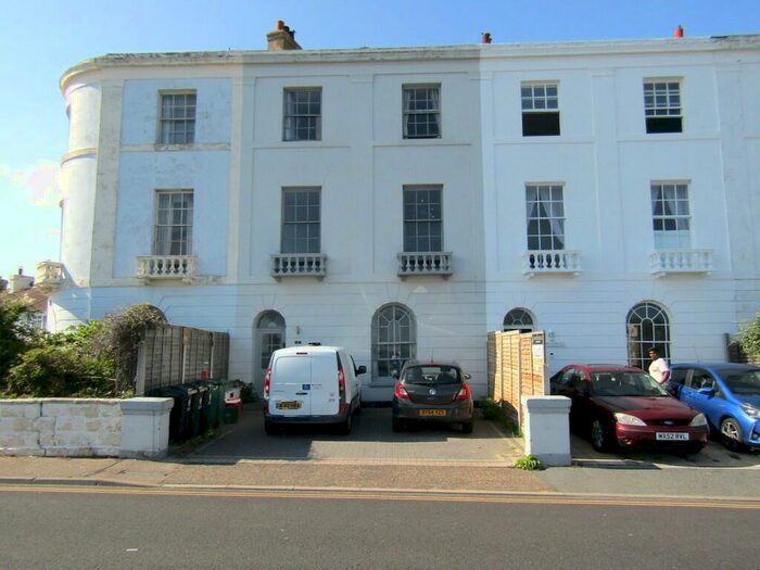 2 Bedroom Flat To Rent In The Parade, Walton On The Naze, CO14