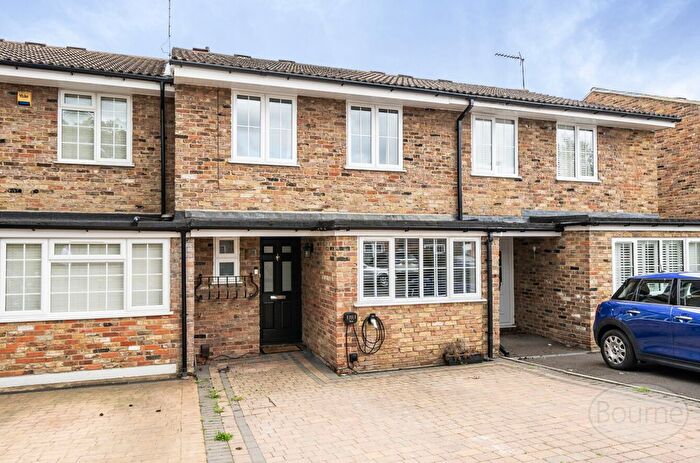 3 Bedroom Detached House For Sale In Pennyfield, Cobham, Surrey, KT11