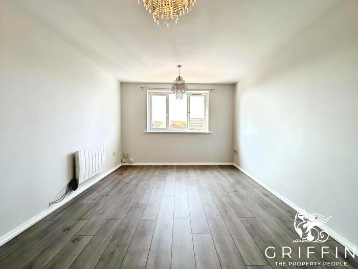 2 Bedroom Flat To Rent In Waterville Drive, Vange, Basildon, SS16