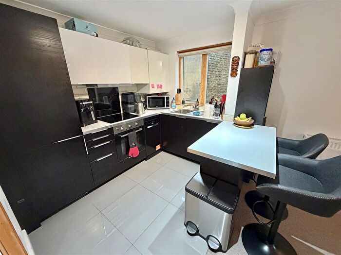 2 Bedroom Flat To Rent In Williams Grove, London, N22