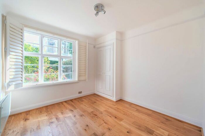 1 Bedroom Flat To Rent In Lansdowne Crescent, Notting Hill, London, W11