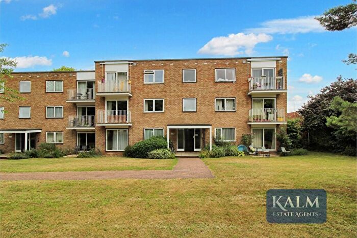 1 Bedroom Flat For Sale In The Maples, Hitchin, SG4