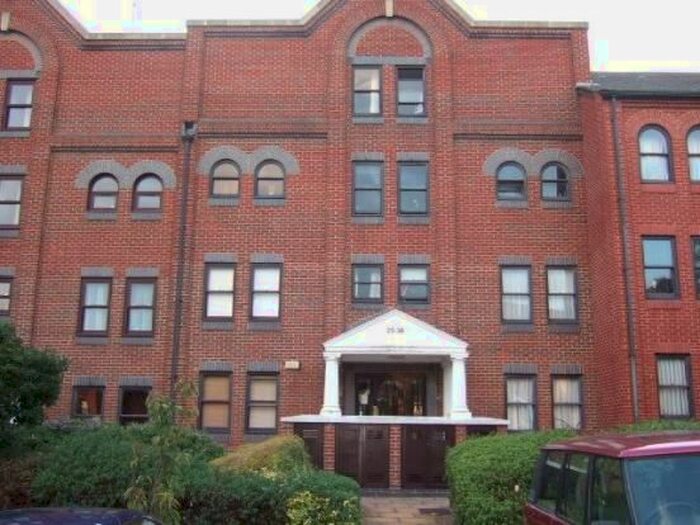 2 Bedroom Flat To Rent In Marks Court, Southend, SS1