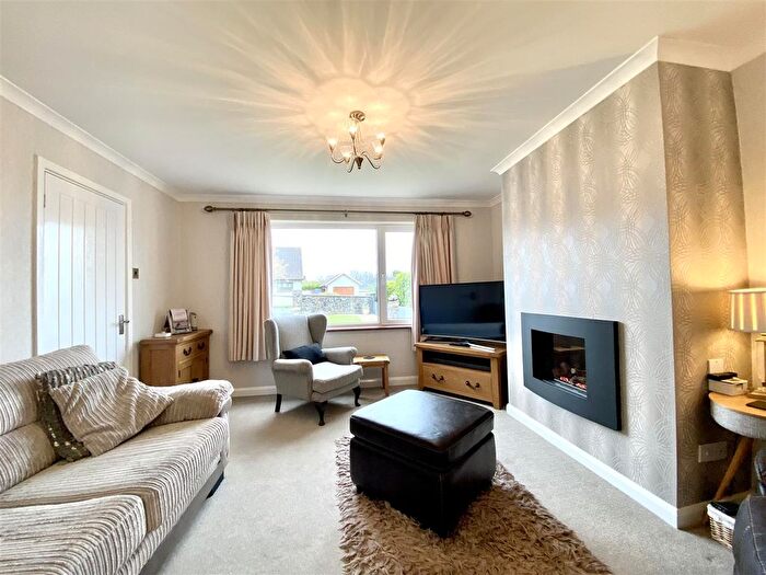 3 Bedroom Semi-Detached House For Sale In Valley Road, Saundersfoot, SA69