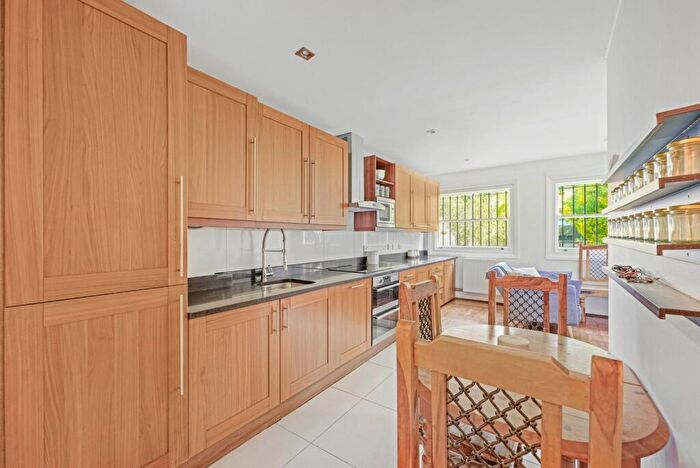 2 Bedroom Flat To Rent In Camden Road, Islington, N7