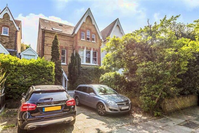3 Bedroom Flat To Rent In Lion Gate Gardens, Kew, Richmond, TW9