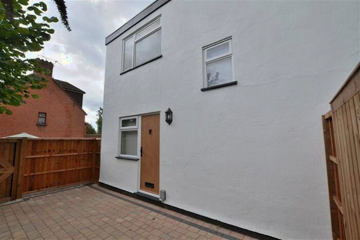 1 Bedroom Semi-Detached House To Rent In High Road, Loughton, IG10