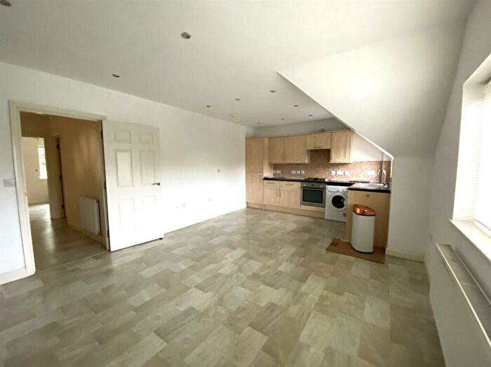 2 Bedroom Apartment To Rent In Lower Way, Thatcham, RG19