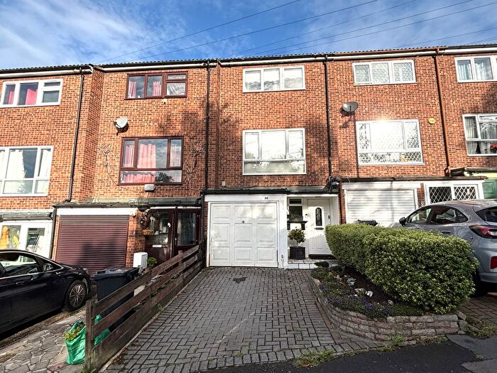 4 Bedroom Town House For Sale In Roding Lane North, Woodford Green, IG8