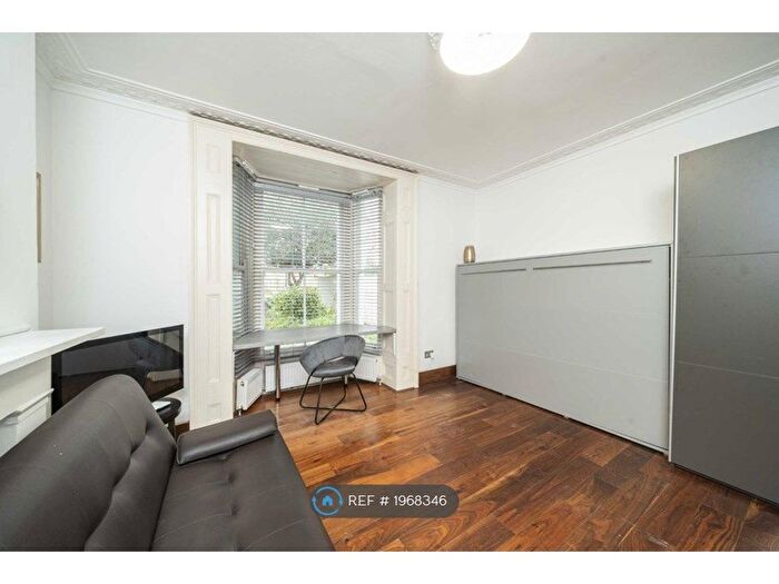 2 Bedroom Flat To Rent In Dalling Road, London, W6