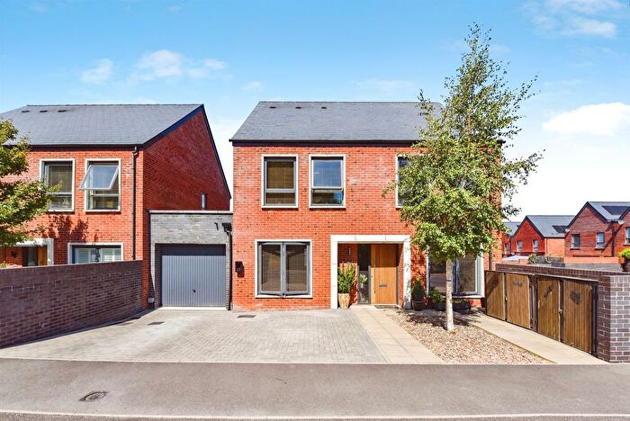 4 Bedroom Detached House For Sale In Callaway Gardens, Westbury, BA13