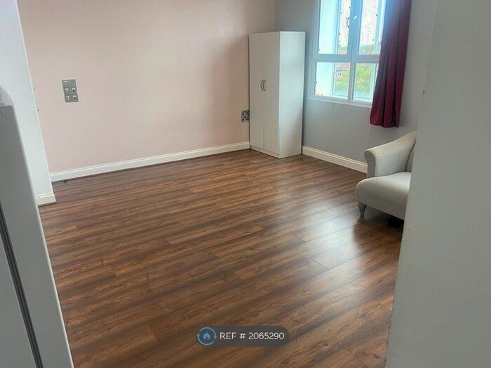 1 Bedroom Flat To Rent In High Street, New Malden, KT3