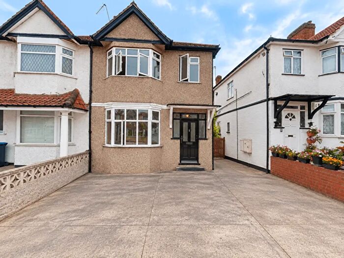 4 Bedroom Semi Detached House To Rent In Reeves Avenue, London, NW9