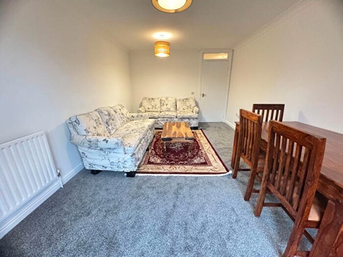 2 Bedroom Flat To Rent In Old Kenton Lane, London, NW9