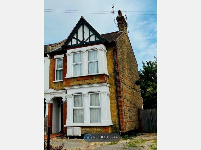 2 Bedroom Flat To Rent In Argyll Road, Westcliff-On-Sea, SS0