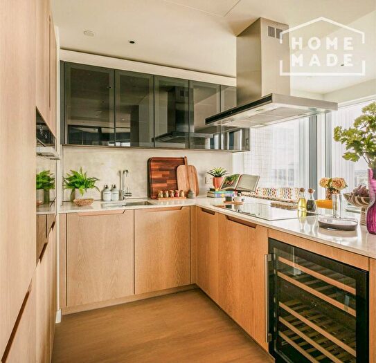 3 Bedroom Flat To Rent In London, SW8
