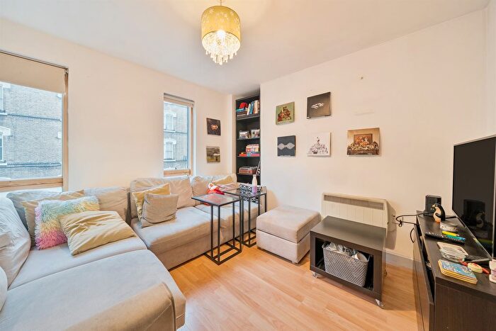 2 Bedroom Flat For Sale In Crampton Street, London, SE17