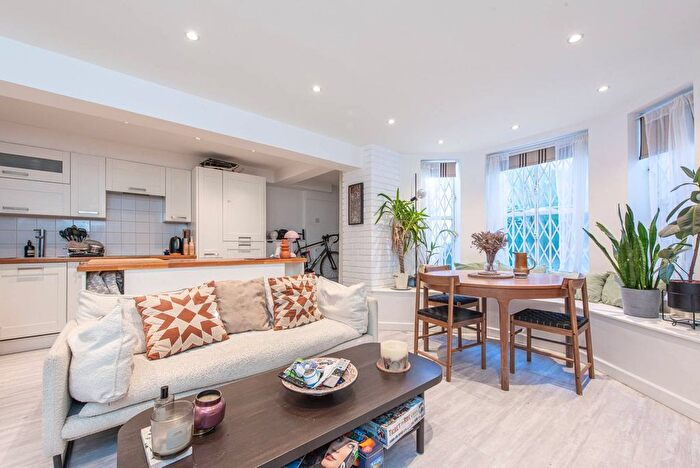 1 Bedroom Flat To Rent In Inglewood Road, West Hampstead, London, NW6